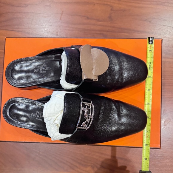 Hermes Black Leather Mules, IT 38 - Rare Equestrian Buckle - Picture 13 of 13